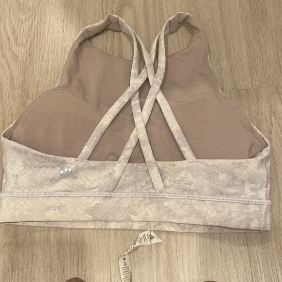 LULULEMON bundle: 1 legging , 1 top, 2 sports bras- 3 looks - Picture 5 of 10